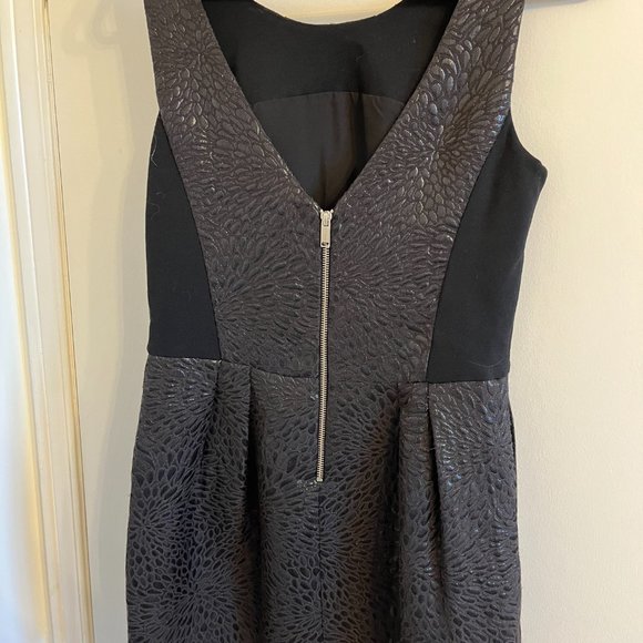 Babaton Dress - Picture 2 of 3